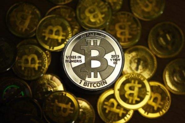 比特币是什么？是一种程序按还是一种货币？