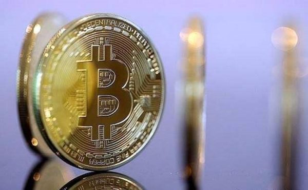 EOS所运用的共识机制和比特币系统有关联性吗